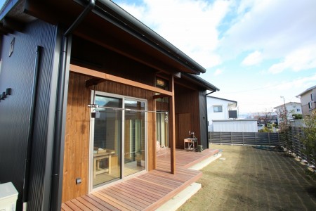 ウッドデッキと広い庭 ウッドデッキと広い庭